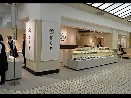 松屋浅草「とらや」がリニューアル−茶店風イートイン、テークアウト汁粉も