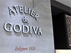 「ATELIER de GODIVA（アトリエ ドゥ ゴディバ）　西武池袋本店」店頭ロゴ